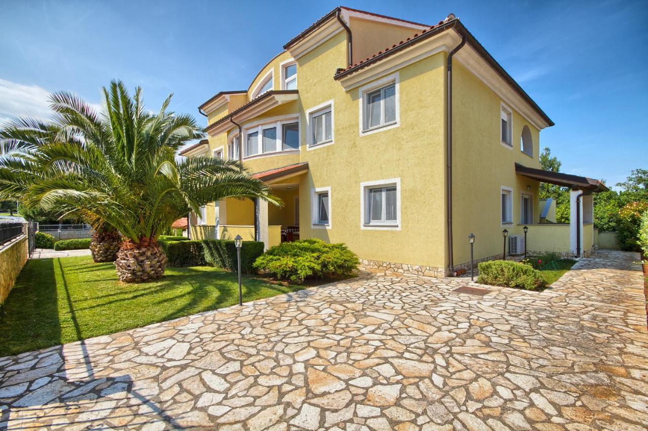 Apartments Gilly 1 Premantura Luaran gambar